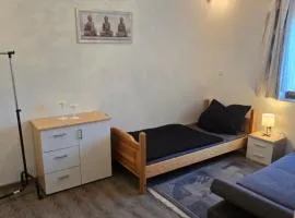 Burg Apartment mit Badewanne und Balkon