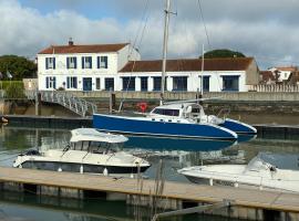 Les Bains Boyardville - Hôtel et Restaurant，位于Boyardville的酒店