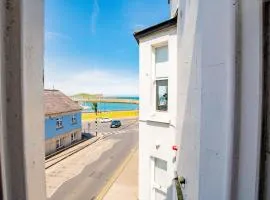 Superb Studio With Marina Views- WiFi Included