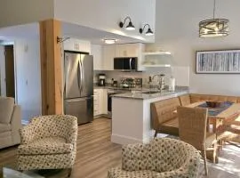 Harbor Cove 28 Beach & Pool Retreat: A cozy 3BR condo in scenic Harbor Springs, MI.