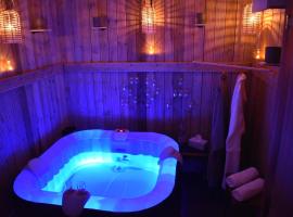 Orchidée SPA Apartment with Jacuzzi close by Laufen，位于Breitenbach的酒店
