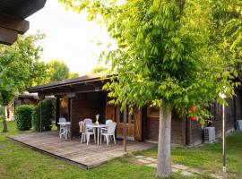 Bungalow in the Adriano Family Camping Village，位于蓬他码头的酒店