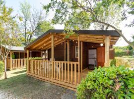 Bungalow in the Adriano Family Camping Village，位于蓬他码头的酒店
