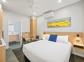 Avenue WEST Studio Units，位于土乌巴的酒店