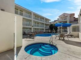 Howard Johnson by Wyndham Tempe University/Phoenix，位于坦培的酒店