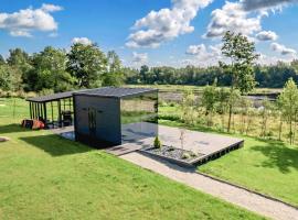 Pulli Country Club - Private Sauna & River View，位于派尔努的酒店