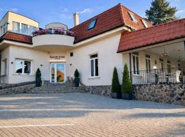 Hotel ZÁMOCKÁ KORUNA u Hoffera，位于尼特拉的酒店