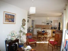 GITE , Maison de vacances avec extérieur et terrasse fleurie meublé tourisme 3 étoiles