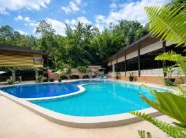 Kamayan sa Palaisdaan Hotel and Resort Quezon