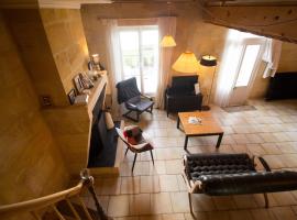 Maison de charme en bord de Garonne à 15 min from Bordeaux，位于Langoiran的酒店