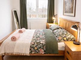 Cosy Double Room in Shared Flat，位于萨顿的酒店
