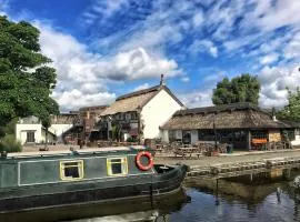 Owd Nell's Tavern
