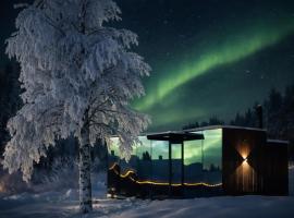 Sonka Resort Mirror House with Lake View，位于Rovaniemi的酒店