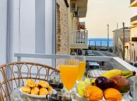 Sea & City - Luxury Seaside Maisonette with Private Rooftop Cinema - 50m from Beach & 300 m from Old Town