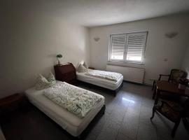 Monteurzimmer Privatzimmer Free WiFi 2P Gemeinschaftsbad，位于Hausbreitenbach的酒店