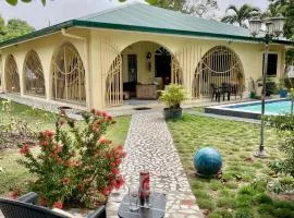 Eigen knusse bungalow met prive zwembad
