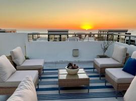 Baja Ocean View 3 BR Panoramic Terrace & Private Jacuzzi 8pp，位于罗萨里托的酒店
