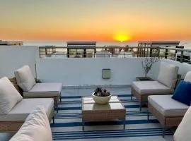 Baja Ocean View 3 BR Panoramic Terrace & Private Jacuzzi 8pp