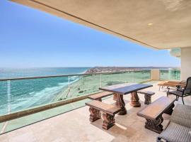 Ocean Wrap Around Oceanfront Balcony at Tessoro，位于Las Conchas的酒店