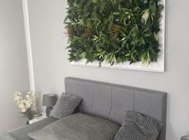 Gemütliches Appartement 2 - mit Küche und Bad zur Eigennutzung -Schuster Homes-，位于Vechelde的酒店