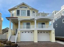 Bayside Home With 4 Bedrooms And Elevator