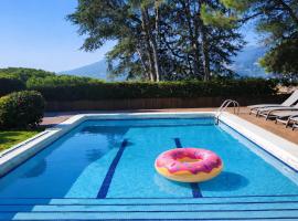 Cabril's Hills - Stunning Villa with Pool & Sea Views，位于卡夫里尔斯的酒店