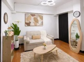 Haus of Twin- Cozy 2BR Condo, 4Beds near Airport