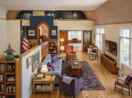 Dancing Moon Luxury Loft and Event Space - Sleeps 12