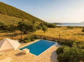 Seaside Aqua Bliss & Serenity with Private Pool