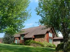 Luxury Cabin #21 With Hot Tub and Jacuzzi on Patoka Lake in Southern Indiana