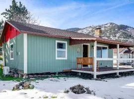 10 Mi to Tehachapi Mountain Park: Mtn-View Cabin!