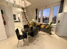 Private Luxury Ensuite Room Greater London, Free Parking Gatwick 15MIN