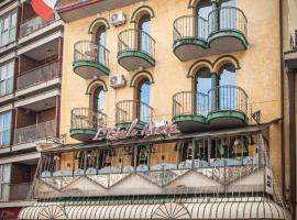 Hotel l'etoile de la ville，位于蒙特卡蒂尼泰尔梅的酒店