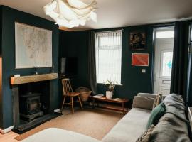 Unique, cosy, Lake District artist hideaway - 5 bd，位于米勒姆的酒店