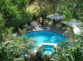 卡萨达思弗洛雷斯旅馆，位于圣若热岛的带泳池的酒店