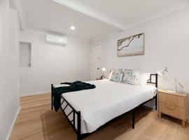North Ipswich 1BR Pine Studio，位于伊普斯维奇的酒店