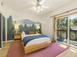 Walk to Trails | Pool, Pickleball & Spa，位于奥林匹克谷的酒店