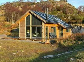 Architect-Designed Cabin By Sæstadvannet