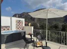 L'Aura Home