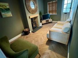 Cheshire Countryside Escape with Garden & Sunrise View，位于Malpas的酒店