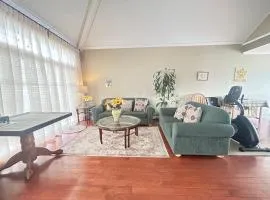 Luxury & Spacious three bedrooms, Queenbeds House, Skytrain to FIFA