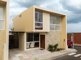 Casa Fernando - Beach house facing the ocean