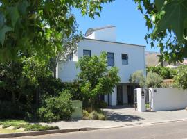 10 Kommandeurs Ave, Stellenbosch，位于斯泰伦博斯扬马莱斯自然保护区附近的酒店