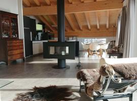 Stylish coziness in the cross-country skiing paradise of Goms!，位于明斯特的酒店