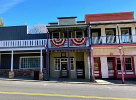 Historic Washington St Balcony，位于索诺拉的酒店