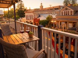 Historic Washington St Balcony，位于索诺拉的酒店