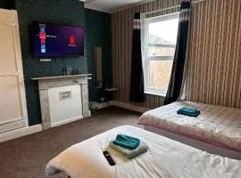 Near city centre, Derby train station and royal Derby hospital