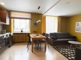 Artist's Apartment - Near City Center