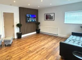 Modern 2 Bedroom Apartment near Crosby Beach & Liverpool