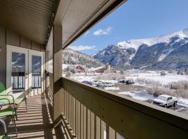 Walk to Copper Mountain Lifts Mtn-View Condo，位于铜山的酒店